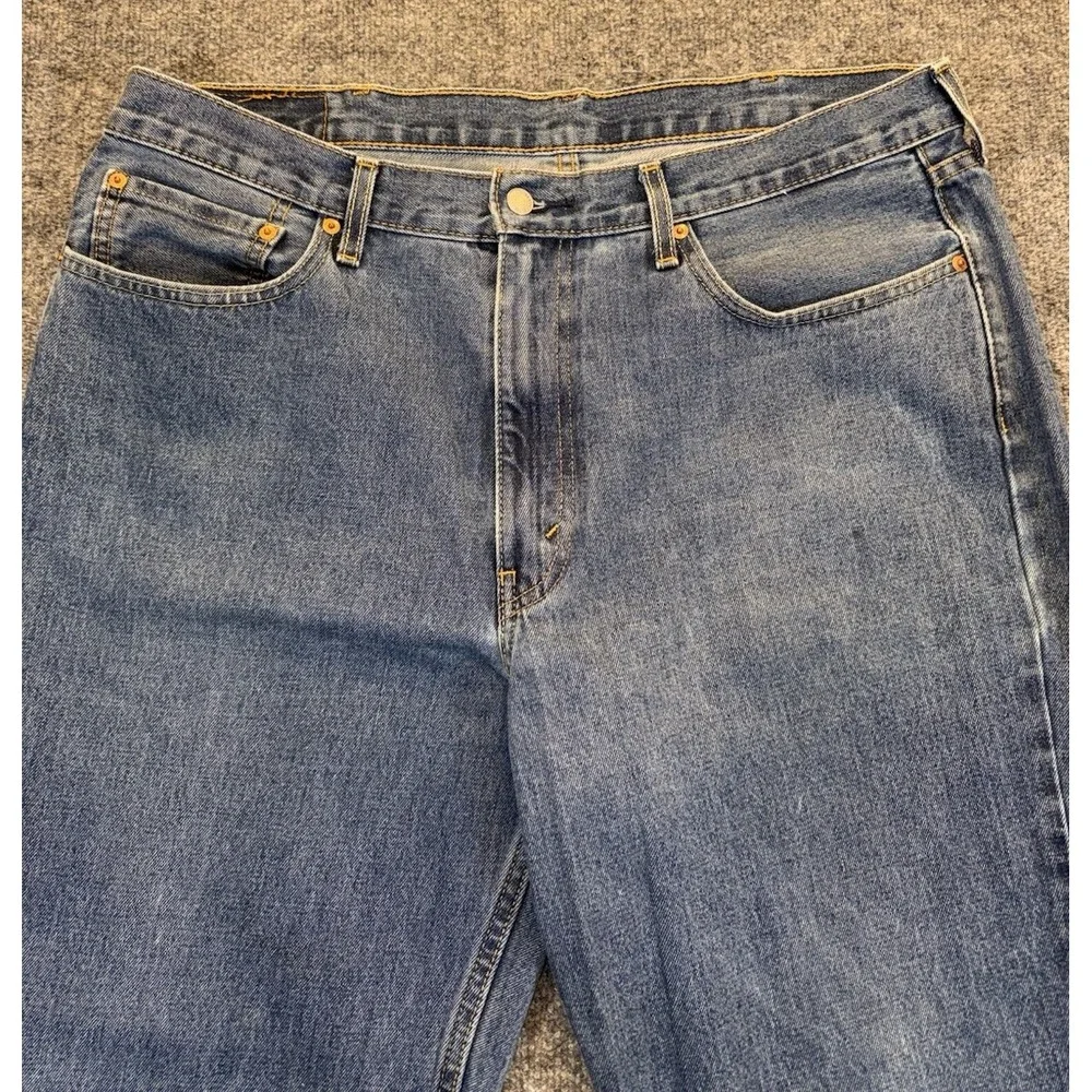 Title: Levi's 550 Relaxed Fit Jeans Men's Size 38x32 Blue Denim Tapered Leg